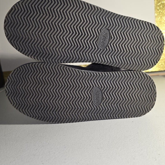 Apres by Lam 0 Soft Faux Fur Vegan/Man Made textile Booties NWOT Size 6 Womens - Picture 9 of 10